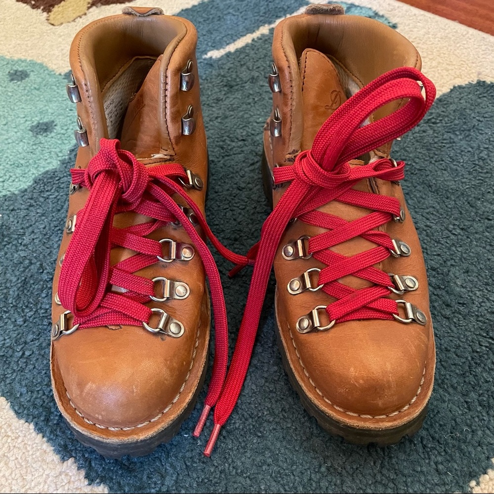 Danner women’s mountain light cascade hiking boots